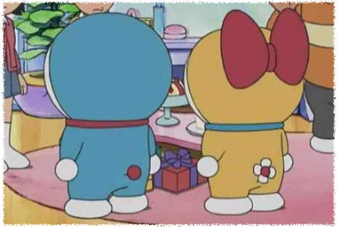 ドラミちゃんに耳が無い理由が超泣ける!後ろ姿の画像だと完全にリボンで昔はチェック柄だった ここでしか話せない芸能人の素顔